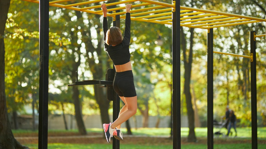 Pull-Ups: Sculpt a V-Shaped Back